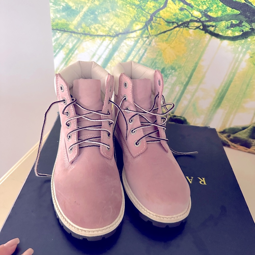 EUC pink Timberlands - size 3 big girls size 5 woman’s